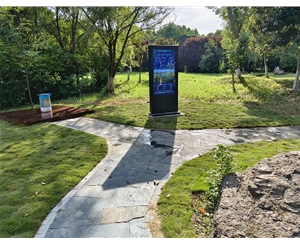 南艷湖公園采購65寸戶外信息發(fā)布一體機